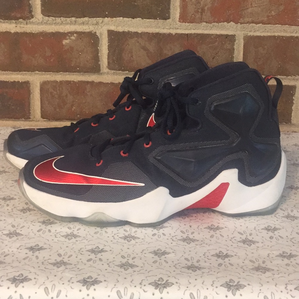 Boys Nike Lebron XIII Basketball Shoes size 7 VGUC